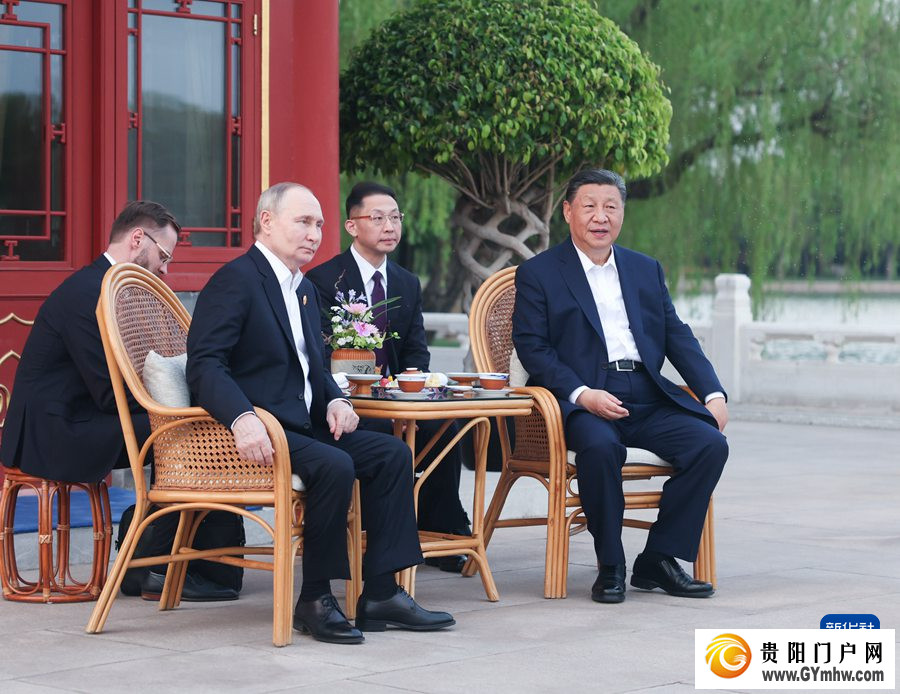 习近平同俄罗斯总统普京在中南海小范围会晤(图2)