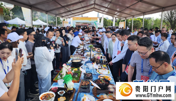 第十二届安顺旅游产业发展大会开幕(图8) 第十二届安顺旅游产业发展大会开幕(图8)